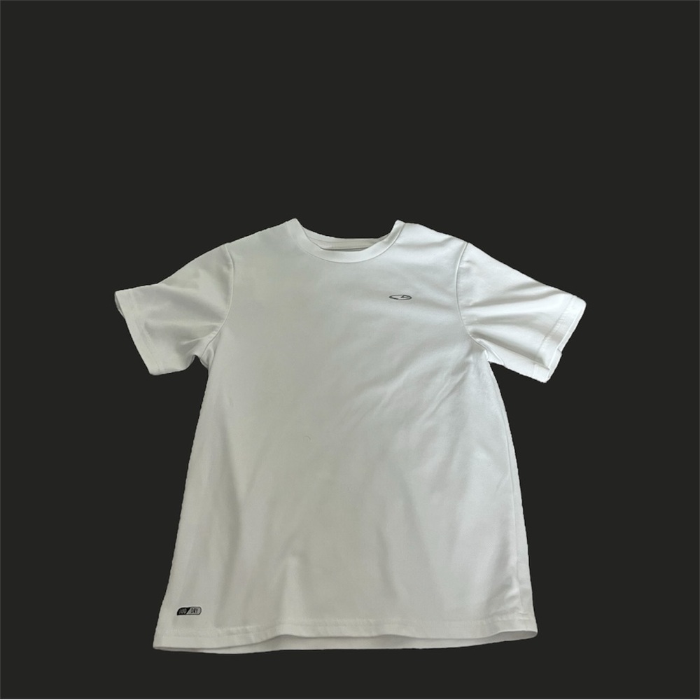 ◻️CHAMPION: Boy’s size M, white short sleeve duo dry t-shirt, preowned◻️